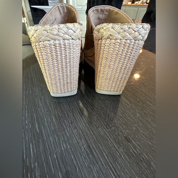 Vince Camuto Brissia Wedge Platforms Sandals Mules Tortilla Leather 8.5 shoes - Picture 4 of 15